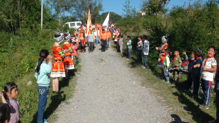 海南皇隆制藥股份有限公司為沙廠鄉罵隴小學捐贈